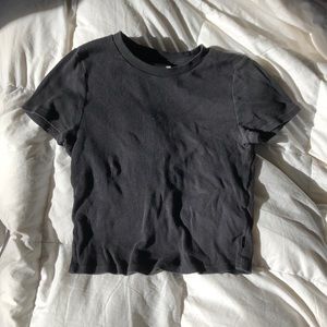 aritzia cropped & ribbed tee shirt